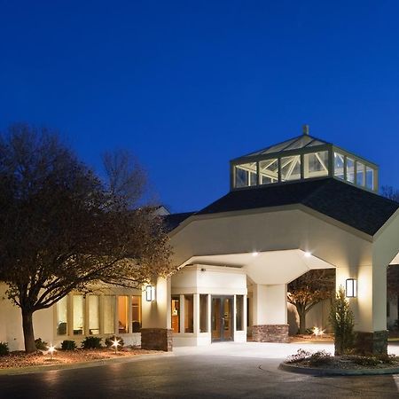 Endeavor Inn & Suites, Trademark Collection By Wyndham Topeka Exterior foto